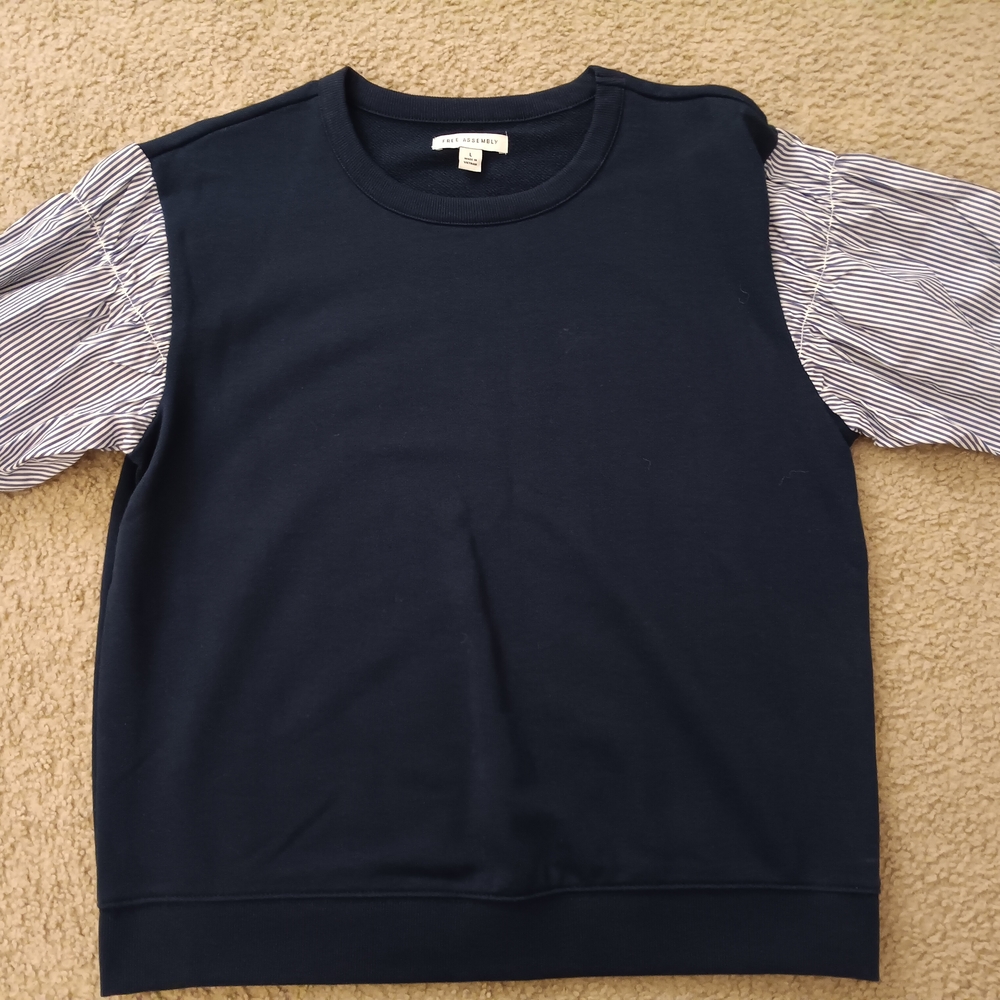 Blue and White Casual Sweatshirt with Color-Blocked Sleeves